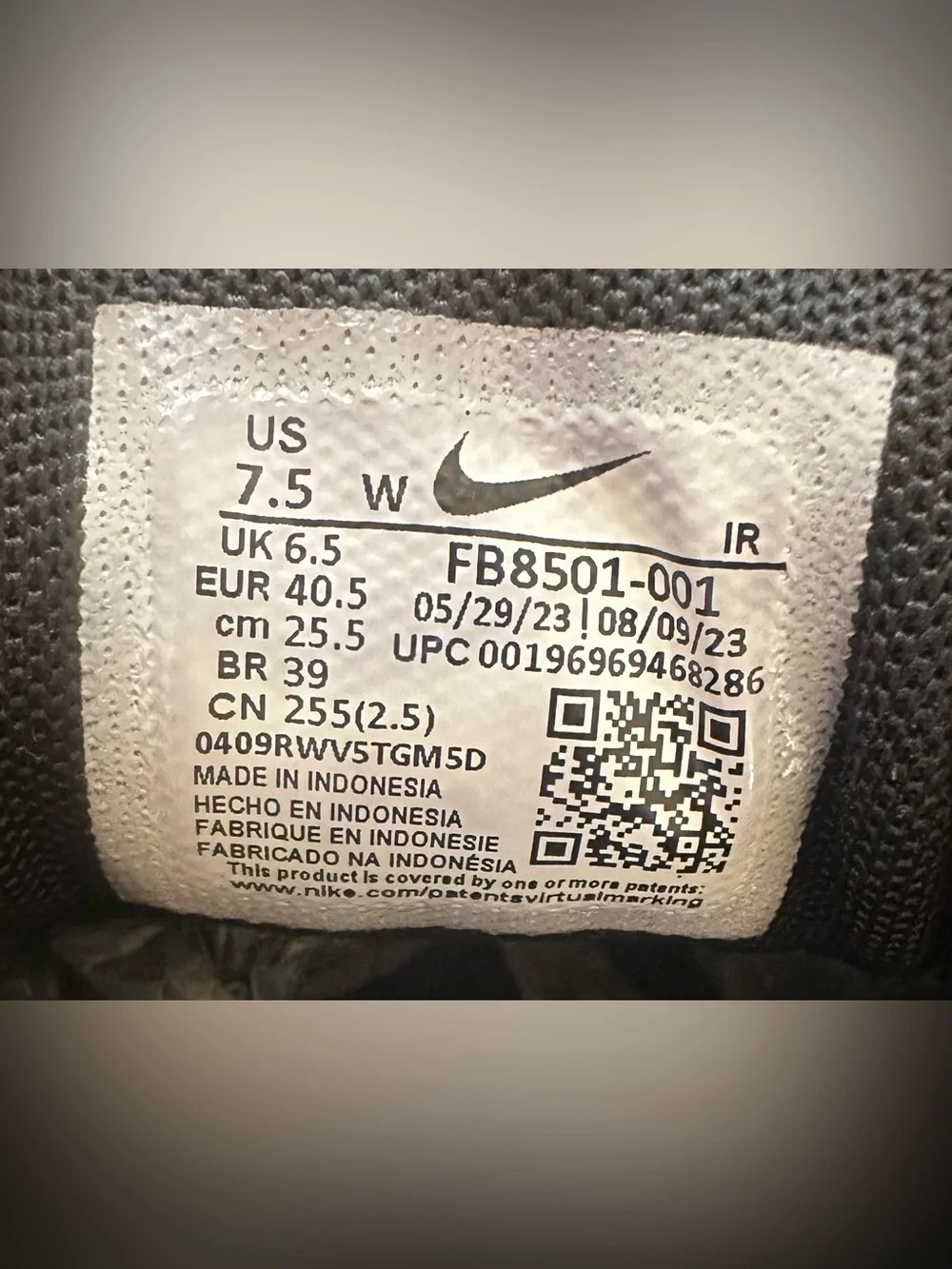 Nike Revolution 7 Running Shoes Black Sneakers Mens 7.5 W or Women’s 8.5 W